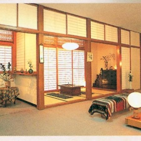 Izumiya Ryokan Uonuma Екстериор снимка
