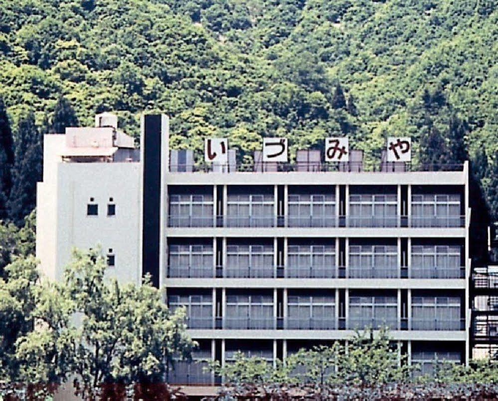 Izumiya Ryokan Uonuma Екстериор снимка